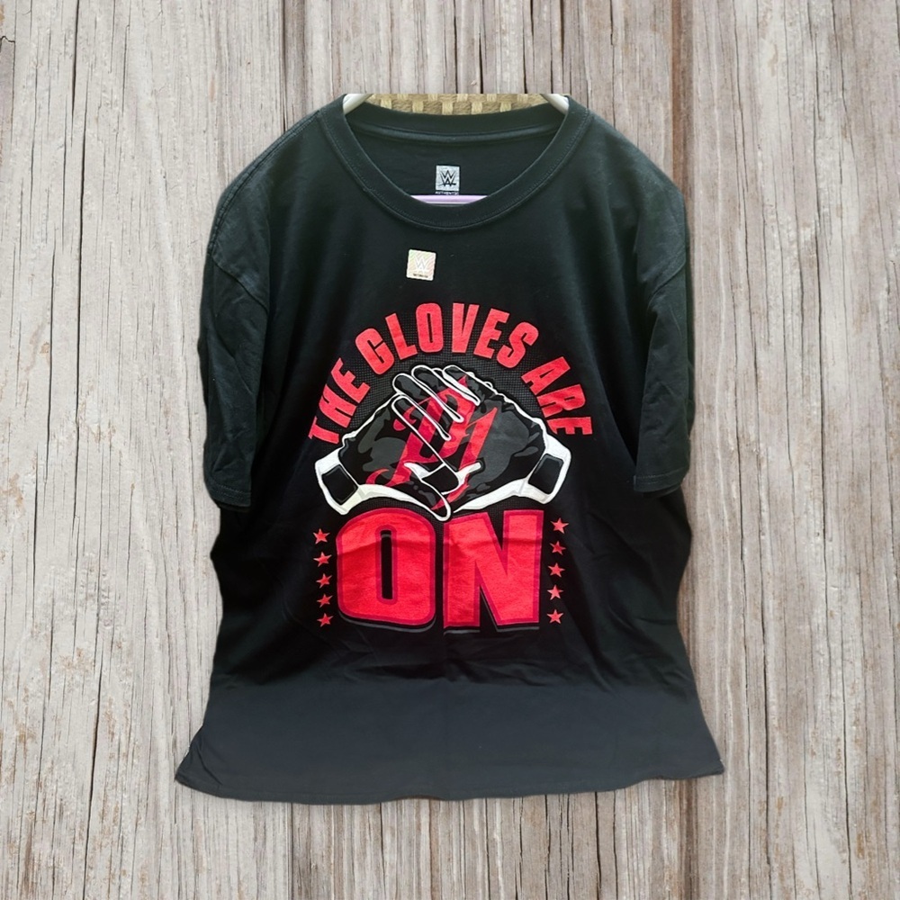 WWE THE GLOVES ARE ON Men’s  Black and Red Graphic Tee size XL